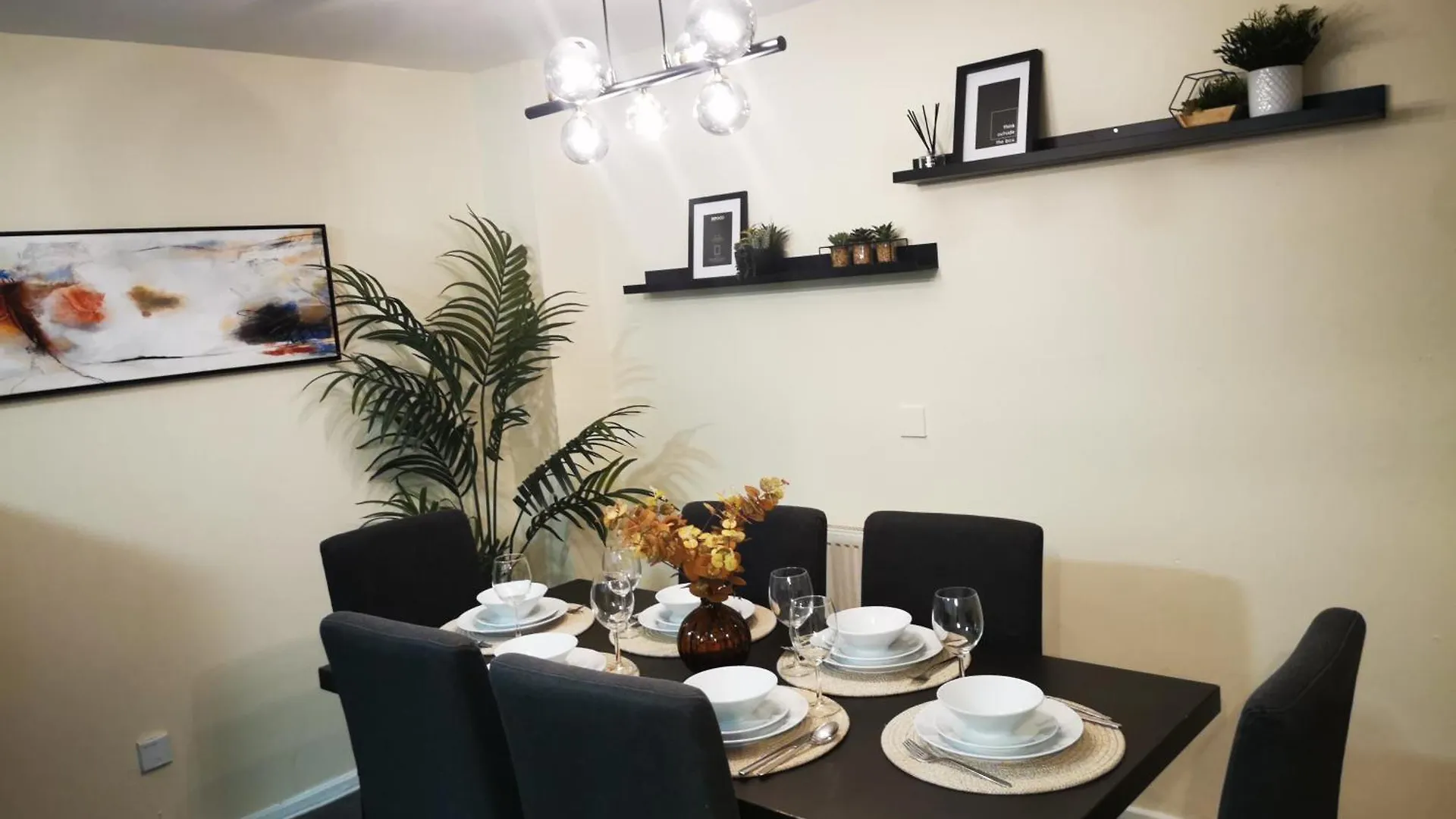 Charming London House With 3 Bedrooms Near O2Arena contacts