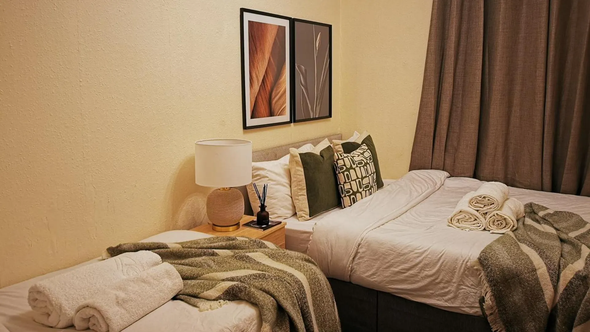 Charming London House With 3 Bedrooms Near O2Arena 0*,  United Kingdom