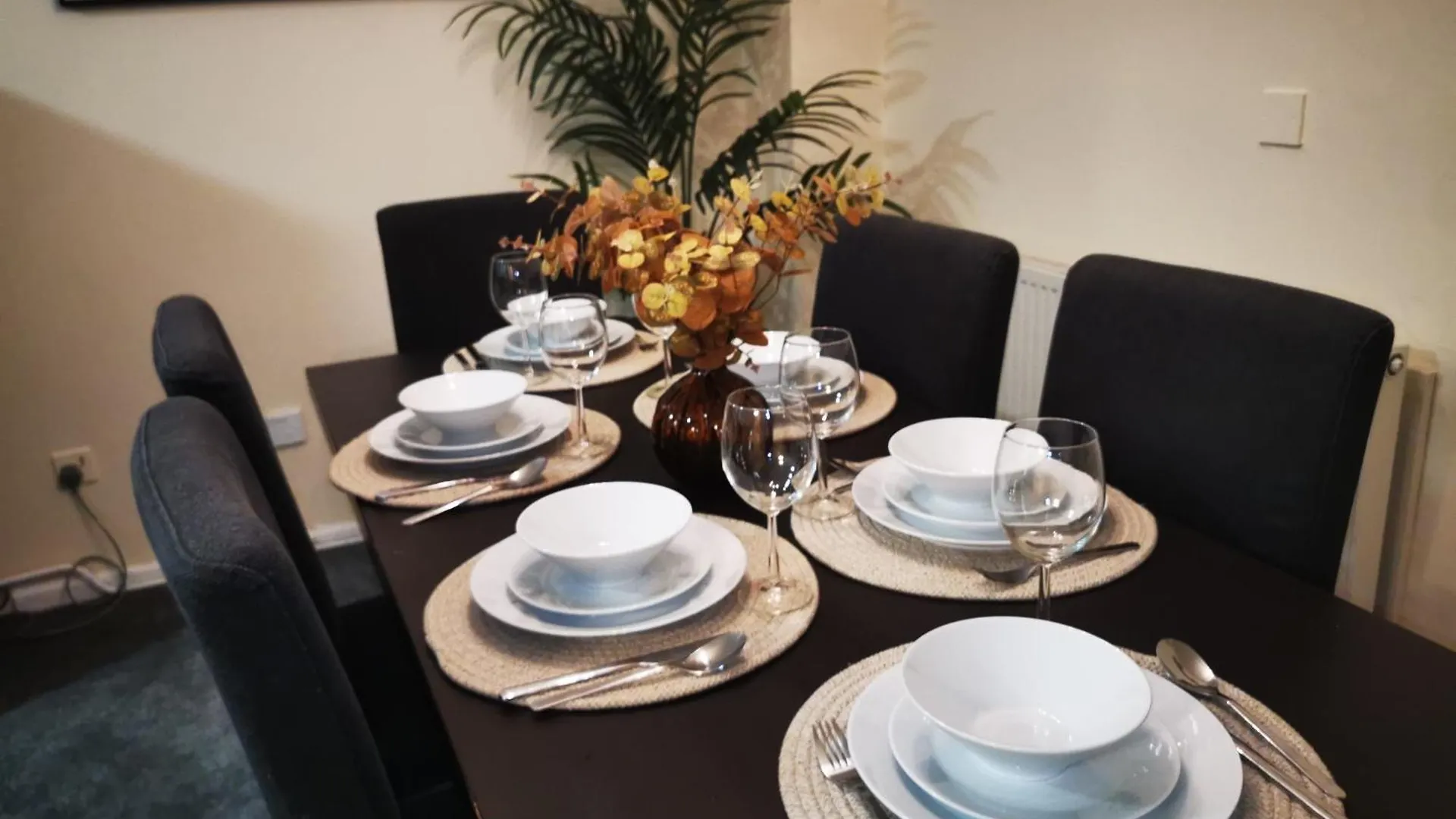 Charming London House With 3 Bedrooms Near O2Arena بيت للعطل